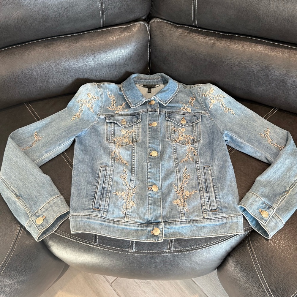 White House Black Market Light Blue Embroidered Jean Jacket 💙 - Picture 7 of 11
